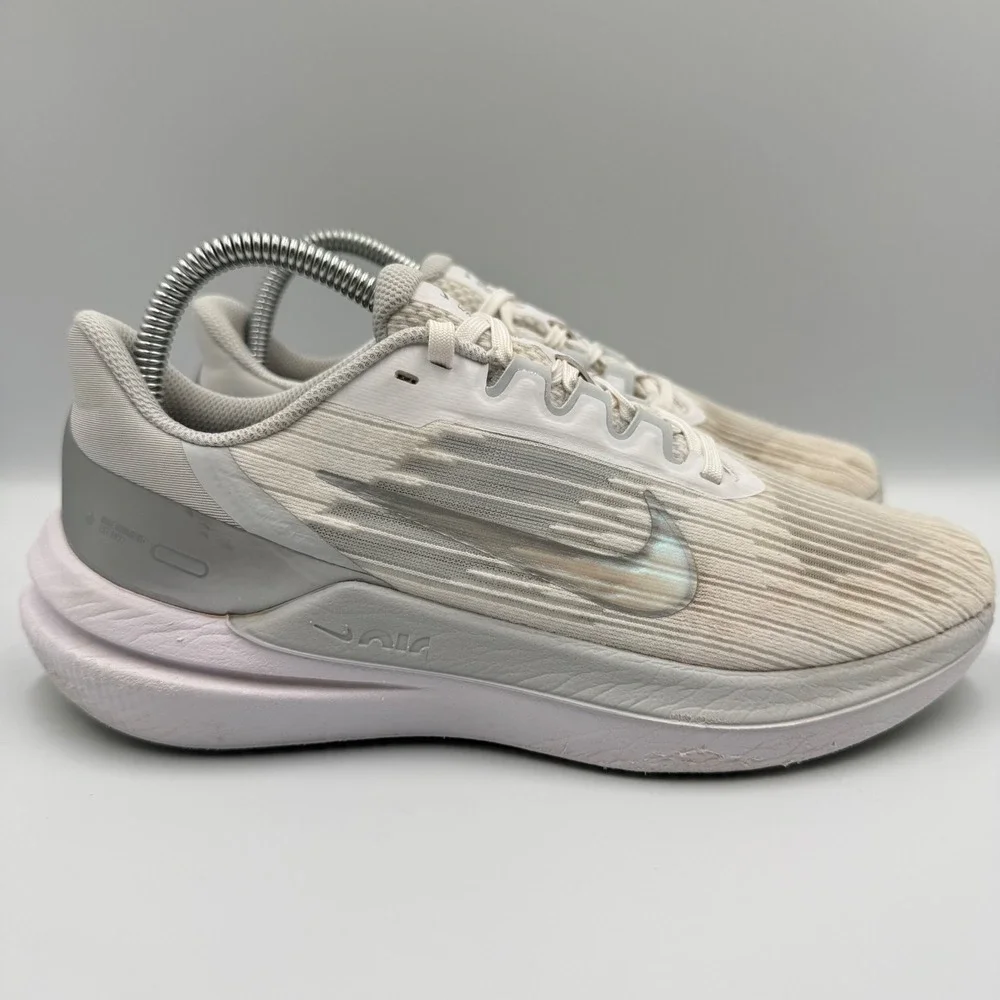 Nike Air Winflo 9 Womens Size 6.5 Running Shoes DD8686-100 White Silver